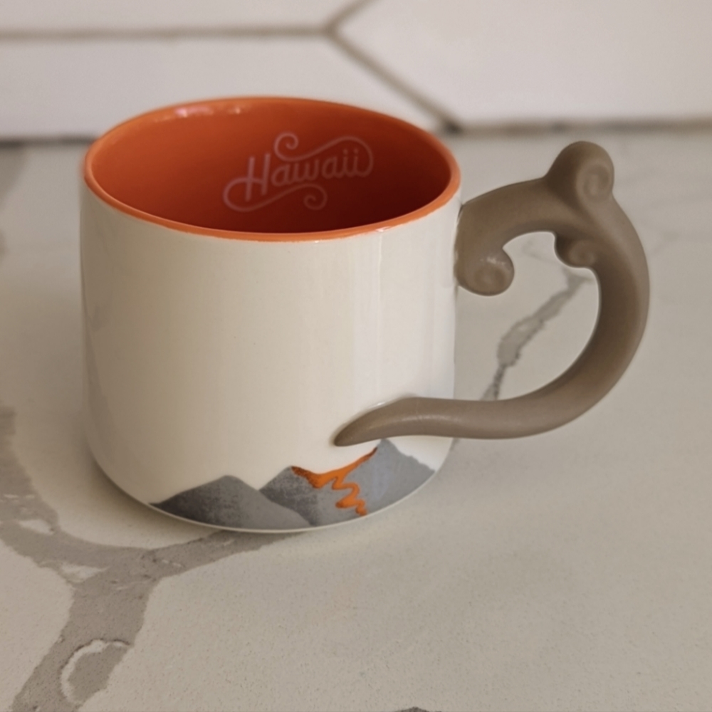 Hawaii 2014 Starbucks Mug 10 fl oz Volcano